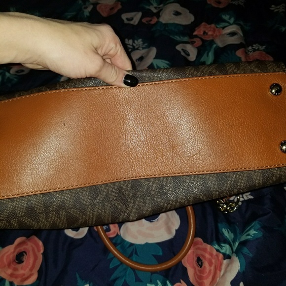 Large MK Hamilton - Picture 2 of 4